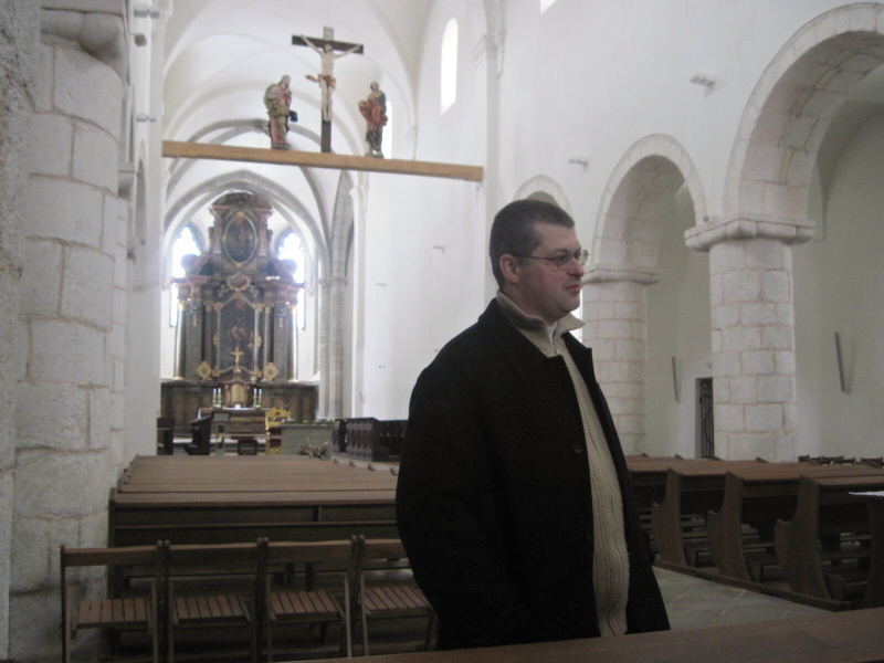 Otec Řehoř v klášterní bazilice