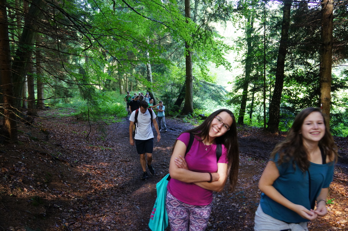 6. den – stoupáme lesem ke Křemešníku